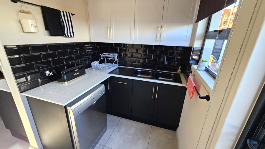 3 Bedroom Property for Sale in Meerhof North West